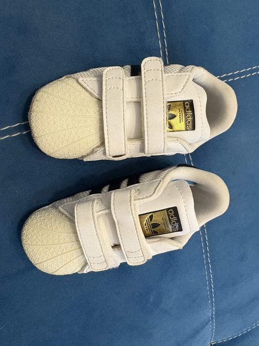 Adidasi adidas cu talpa moale