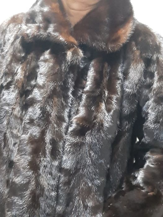 Продам норковую шубу.
