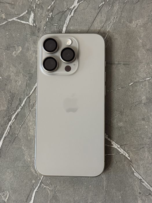 iPhone 15 pro silver titanum 512
