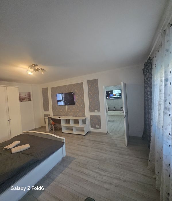 Închiriez în regim hotelier casa cu etaj Piața Mare (Bazar)