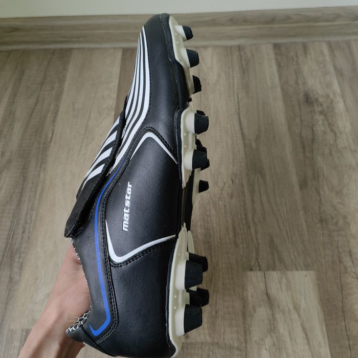 Футболни обувки, бутонки