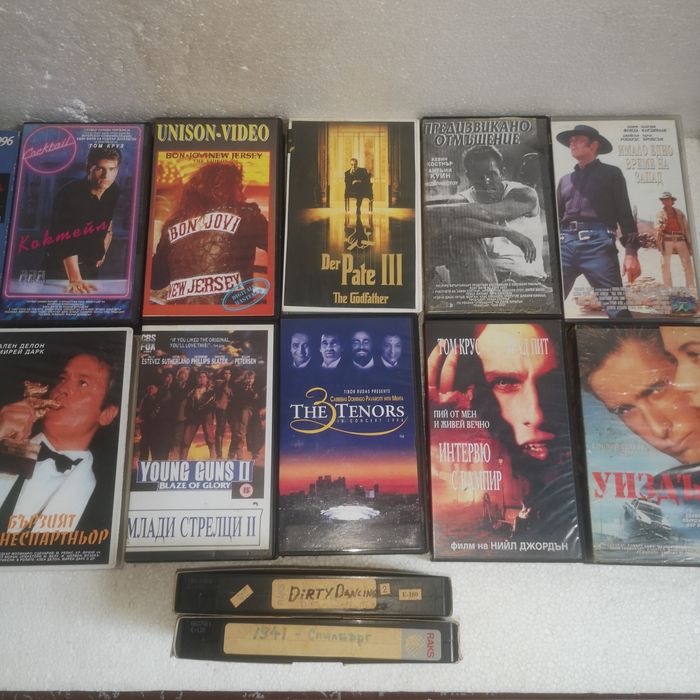 Видео. ДВД . Касетофон  и радио с часовник