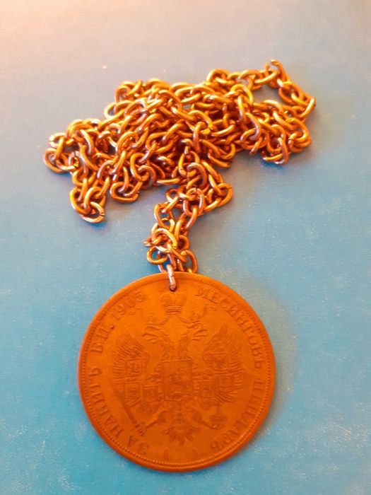 Три монети две 5 лв от 1894, една 100 лв от 1930 г и месингов пендар