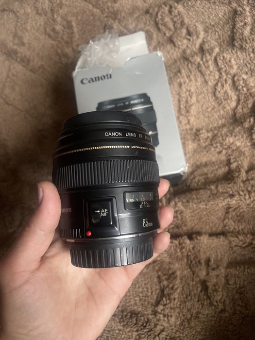 Объектив Canon 85 1,8