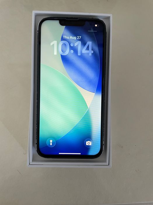 Продавам черен iPhone 13 128gb