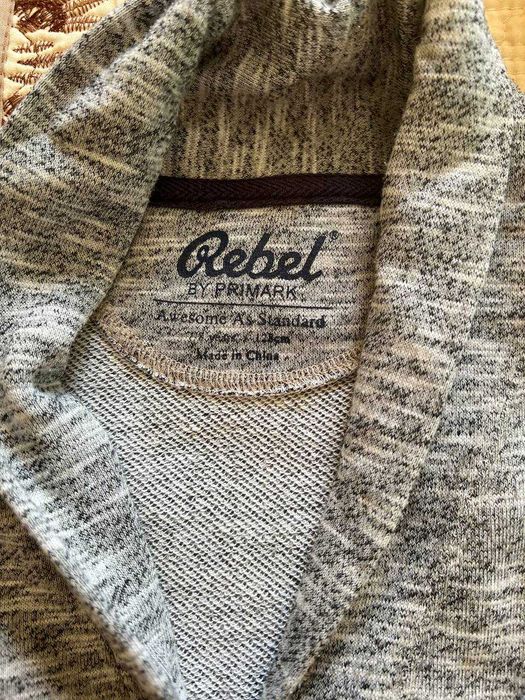 Продам Кофту на Мальчика 7-8 лет.