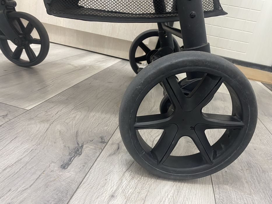 Коляска прогулочная