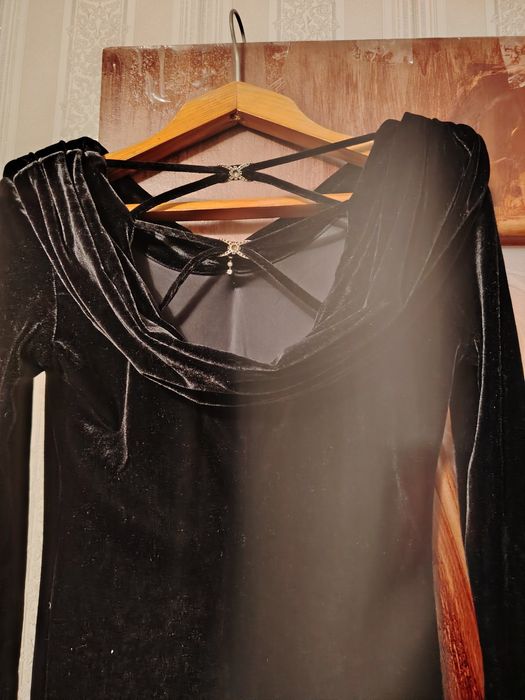 Платья и блузки женские