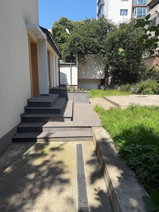 Casa de vanzare in centru la doar 5 minute de mers pe jos de UMF