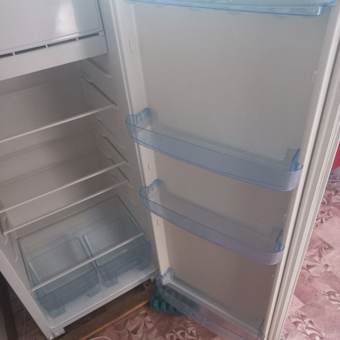 Холодильник Бирюса