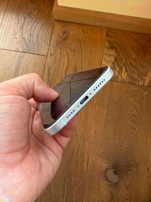 Iphone 15 plus перфектен.