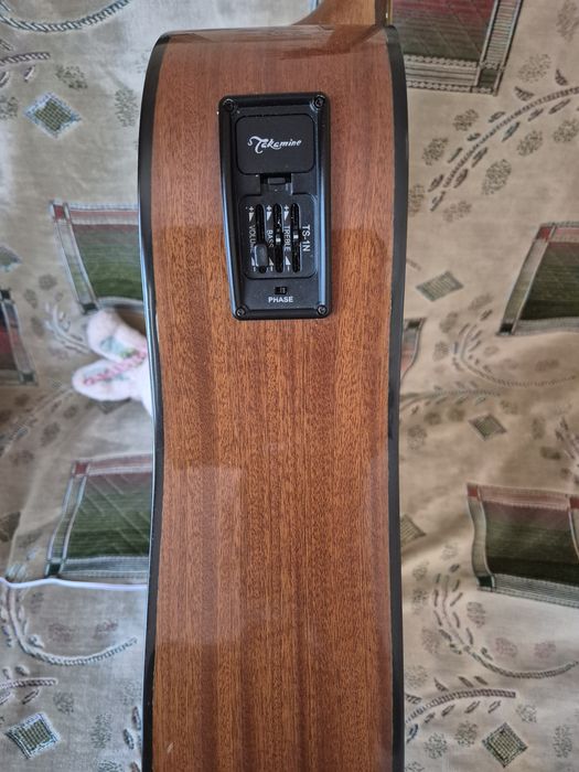 Гитара электроаккустическая Takamine с комбоусилителем