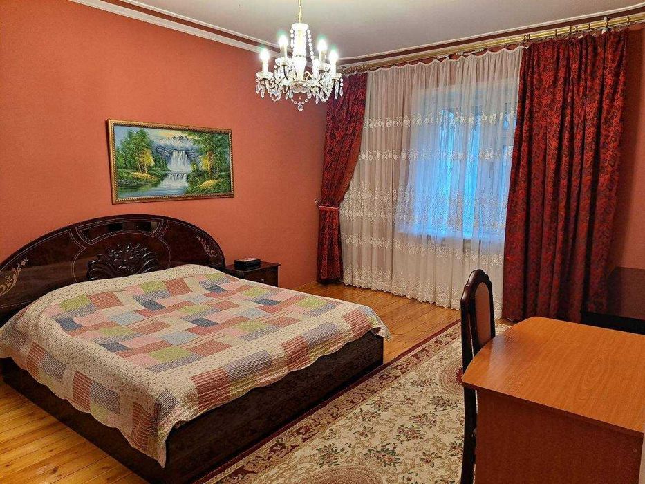Ойбекда 4 хонали, 3-каватда квартира сотилади, 150 м2