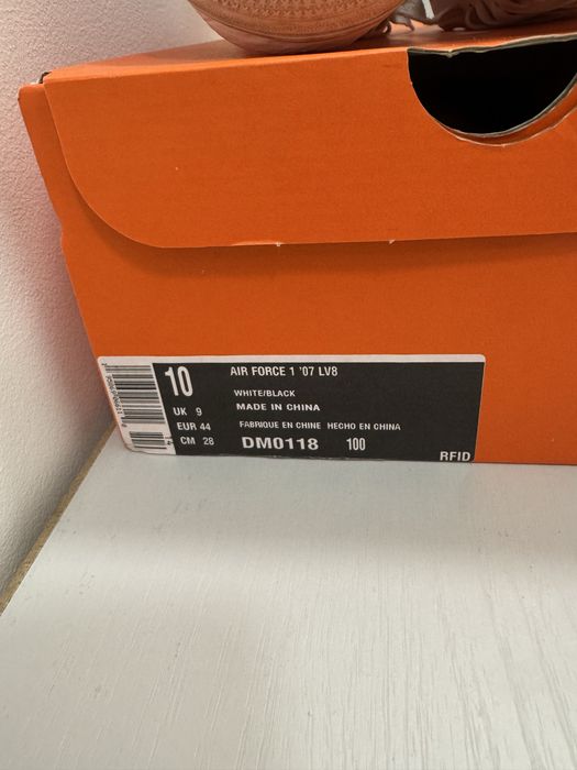 Nike Air Force 1 07LV8