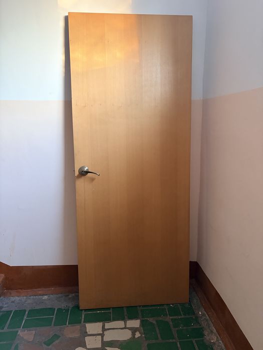 Дверь деревянная отдам даром