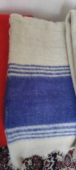 Продавам 4 бр. одеала. 100 % вълна.