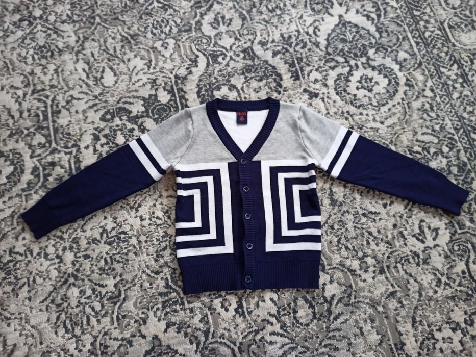 Продам теплые свитера 4-6 лет (104-116 см)