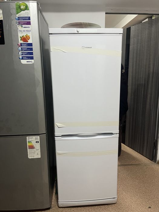 Продам холодильник Indesit ES 16