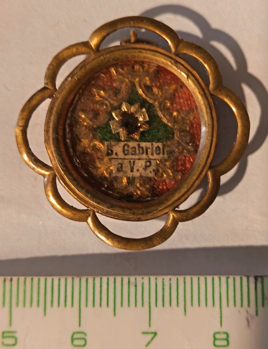 Vând sau schimb obiecte vechi.Preț în funcție de obiectul ales.