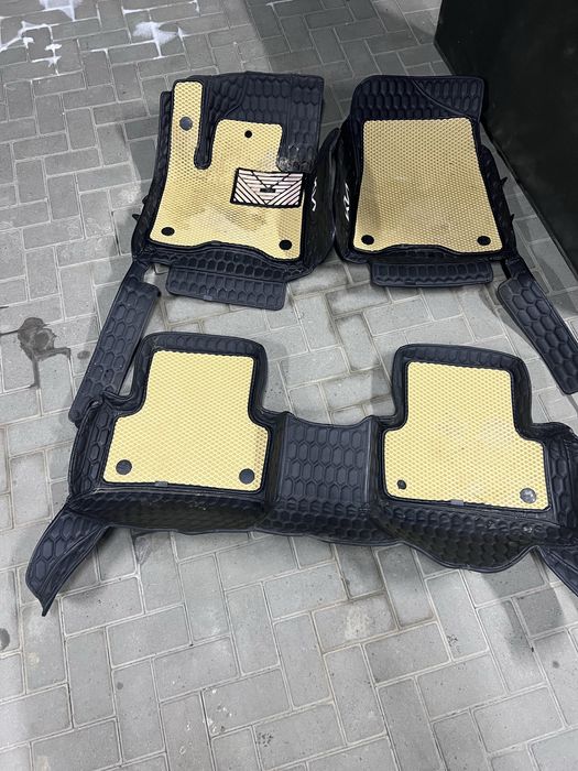 Продам автоковрики 3Д