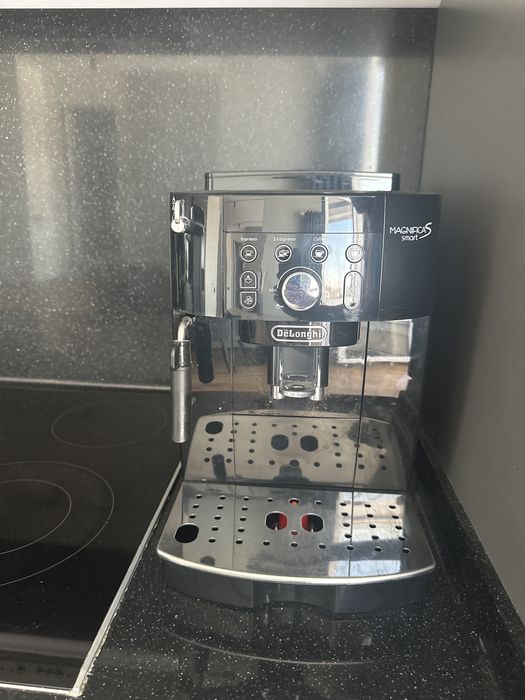 Кофемашина Delonghi Magnifica smart s