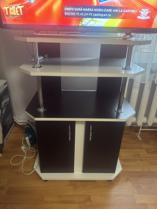 Comoda pentru televizor cu spatiu de depozitare
