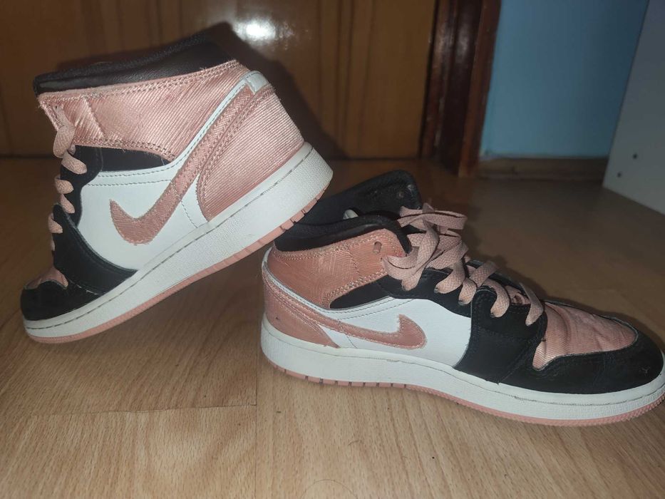 Vând Jordan 1 Mid Maadder Root