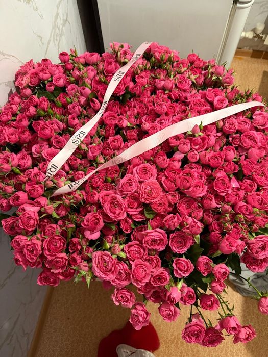 Большой букет кустовых роз