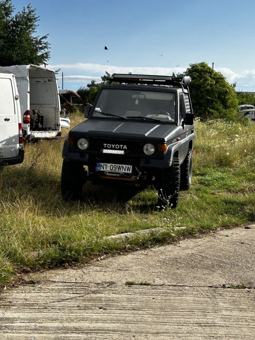 Toyota land cruiser 70 LJ