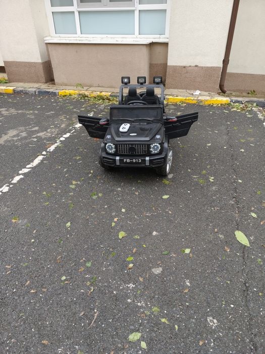 Mașinuța electrica 4x4 cu telecomanda