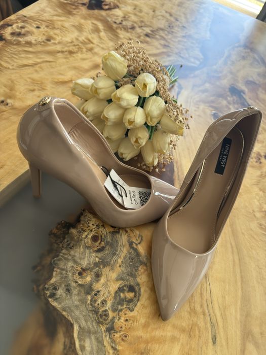 Лачени обувки на ток Nine west