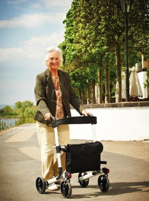 Германские ходунки ролаторы на колесах с тормозами сидением и сумочкой