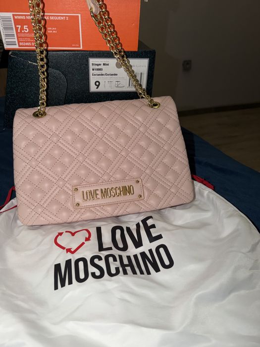 Чисто нова чанта Moschino