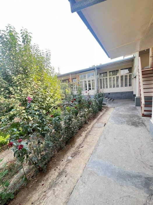 Келесда срочно хамма шароитлари бор тайёр уй сотилади!