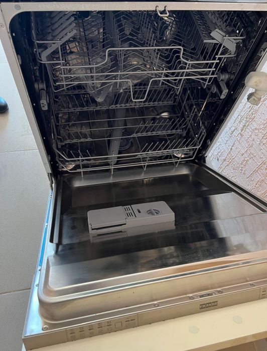 Продаётся посудомоечная машина