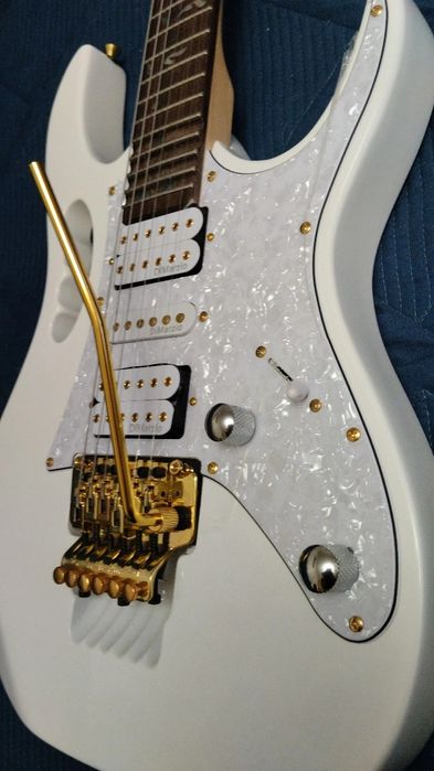 Электрогитара ibanez