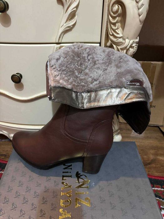 Сапоги женские из натуральной кожы, 39р.Новые,внутри натуральный мех