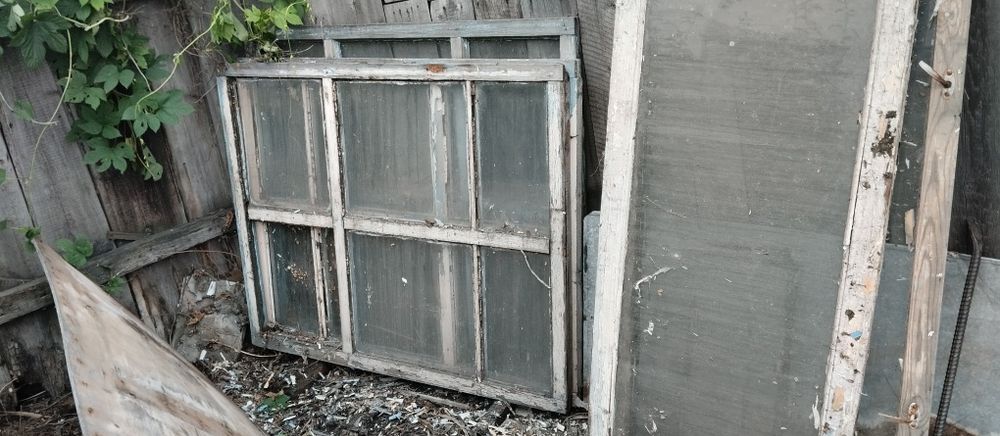 Отдам рамы сол стеклом и форточки