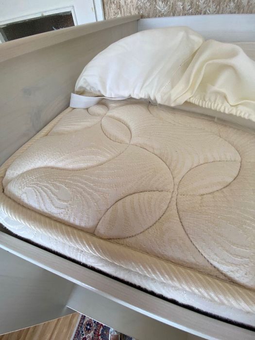 Юношеско легло с бюро, матрак, осветление, допълнителни рафтове, шкаф!