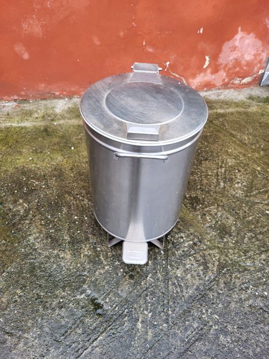 Vand cos de gunoi cu pedal si capac