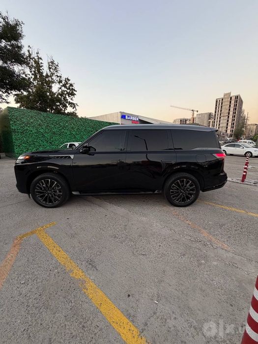 Infiniti QX80. 2025 Restayling