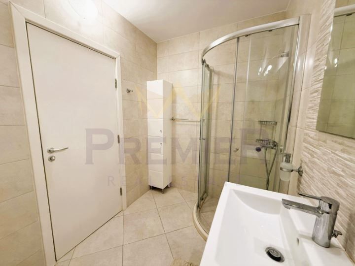 Дава се под наем Двустаен апартамент в Варна, Център - 75 кв.м за 797.64 € - Снимка #8