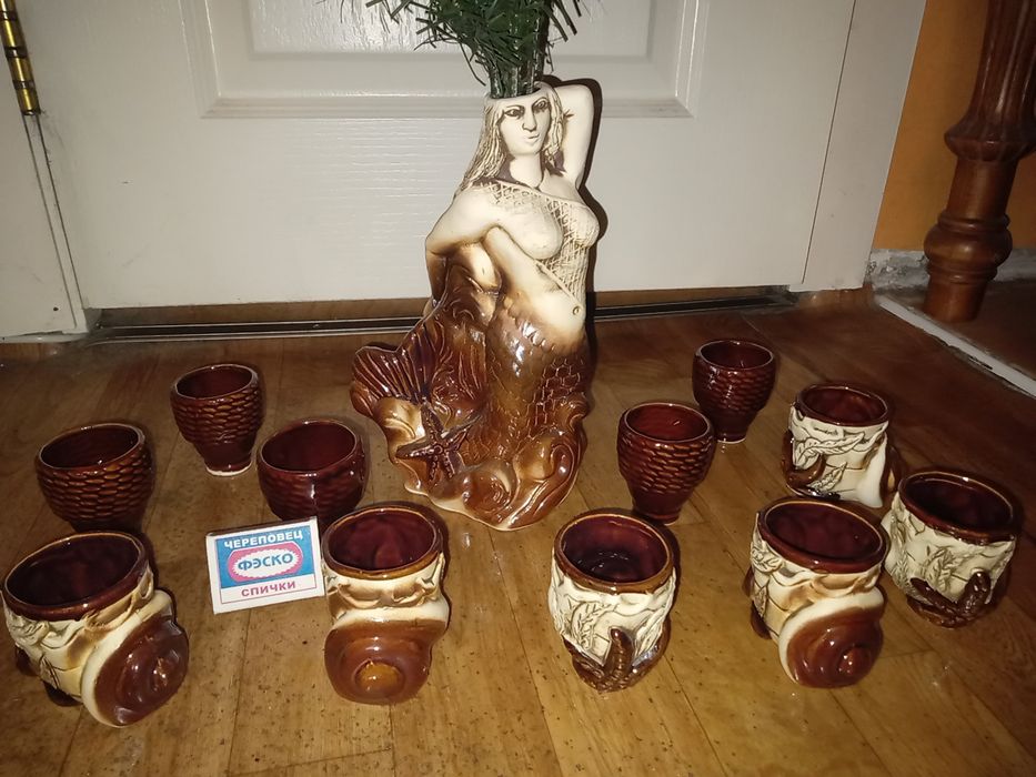 Торг. Ёлка с необычной подставкой .