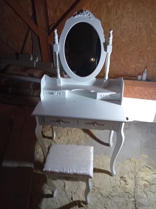 Măsuță de machiaj