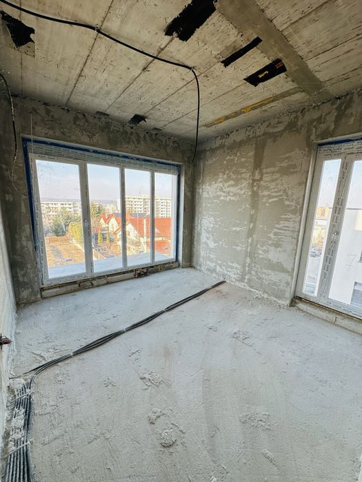 De vanzare apartament 3 cam + birou/dressing si parcare inclusa