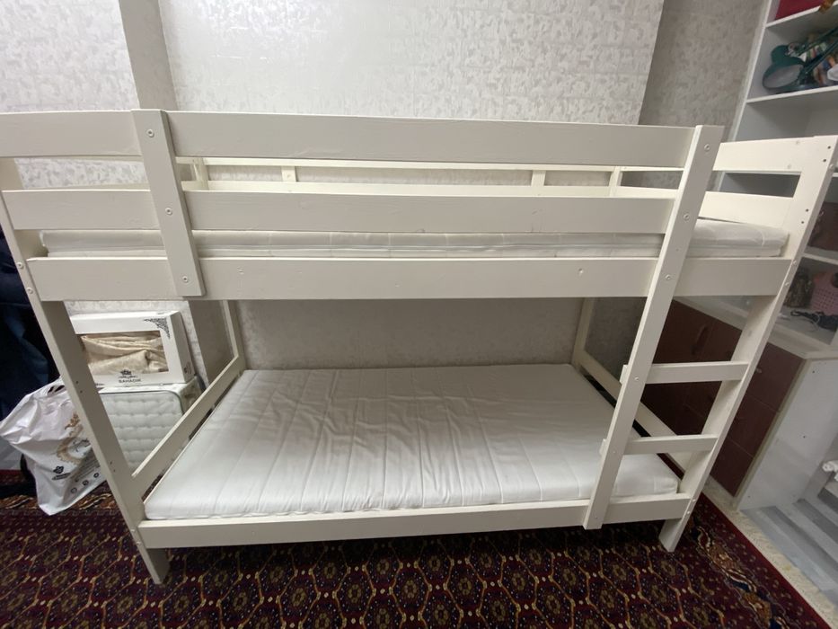 Двухэтажная кровать