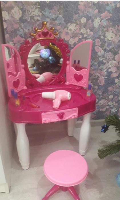 Детский столик игрушечный