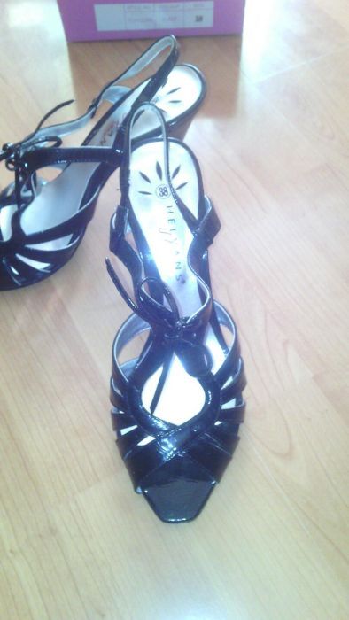 Vand sandale din lac cu toc folosite de 2 ori!!