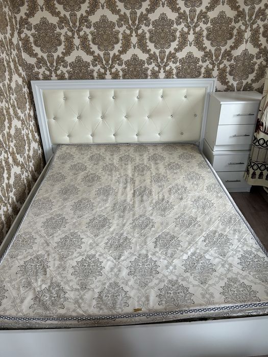 Двуфхспальный кровать