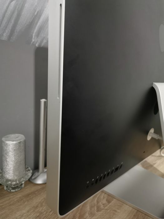 Apple iMac 24-инчов (2008) модел A1225.